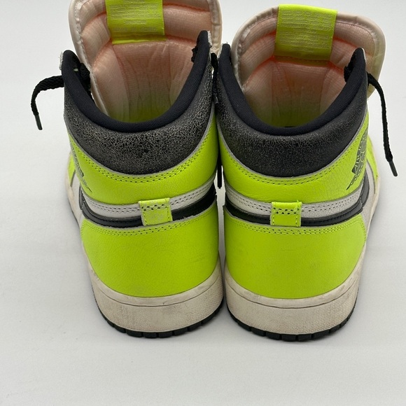 AIR JORDAN 1 RETRO HIGH OG VOLT/BLACK VISIONAIRE SIZE 9 - Picture 4 of 16